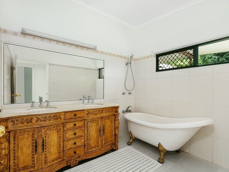 9 Bradford Street, Whitfield QLD 4870