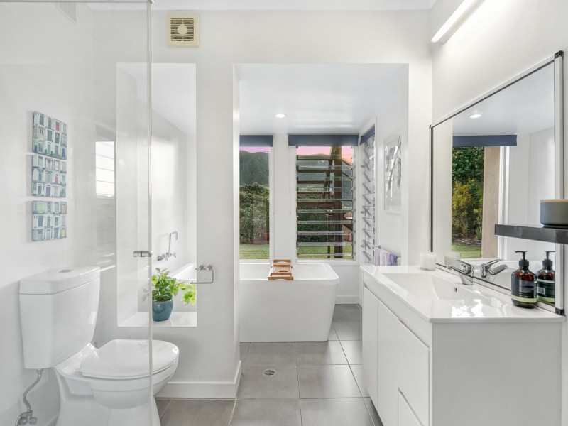 30 View Street, Brinsmead QLD 4870