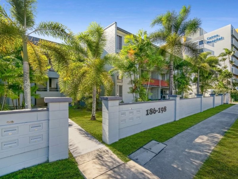 25/186 Lake Street, Cairns North QLD 4870