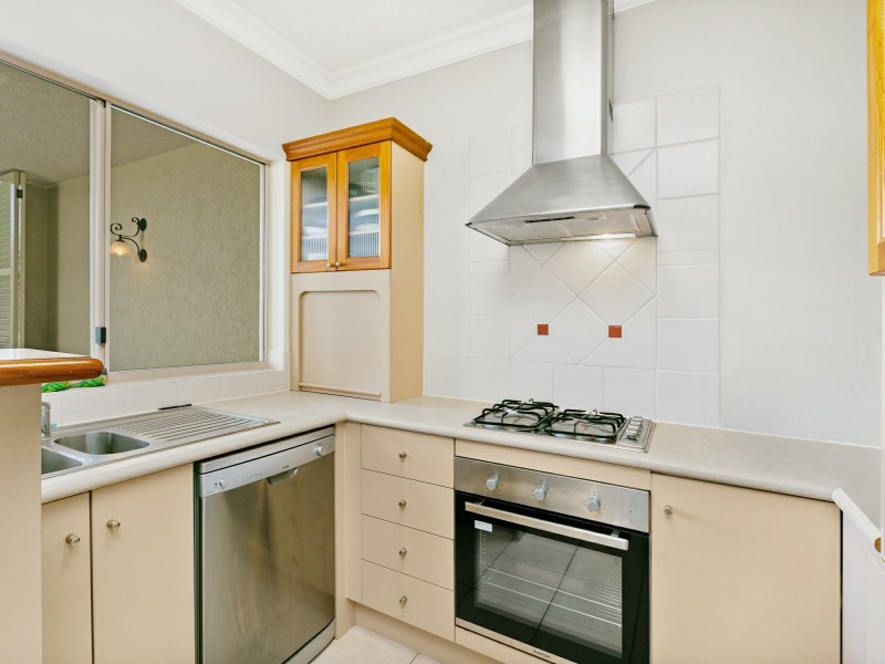 809/2 Greenslopes Street, Cairns North QLD 4870