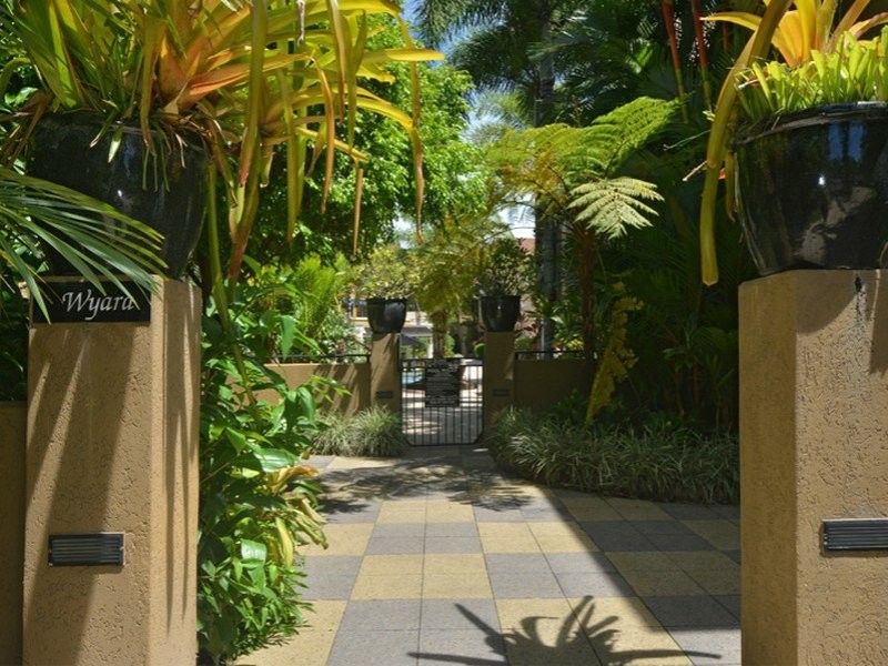 809/2 Greenslopes Street, Cairns North QLD 4870