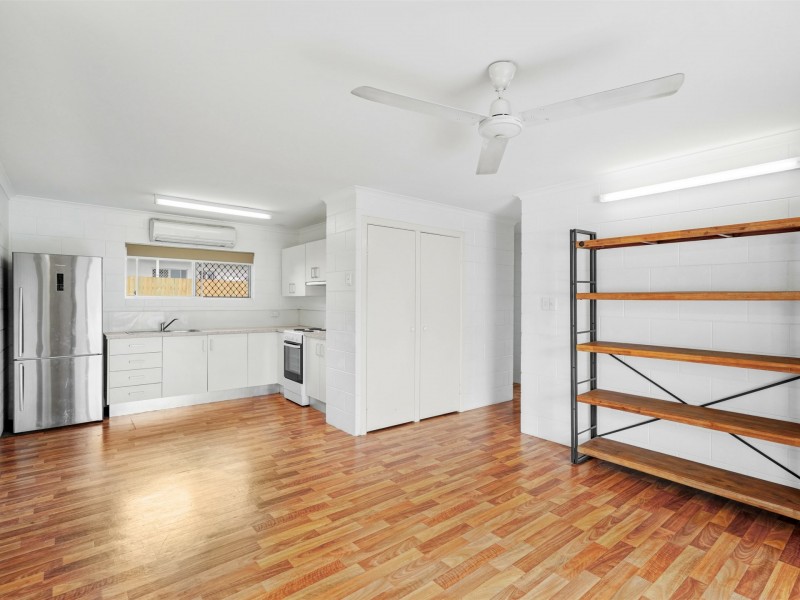 1/8 Holden Close, Whitfield QLD 4870