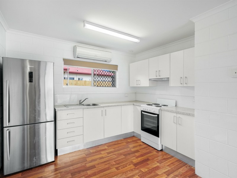 1/8 Holden Close, Whitfield QLD 4870