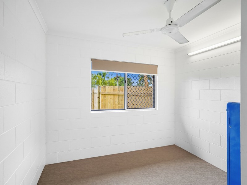 1/8 Holden Close, Whitfield QLD 4870