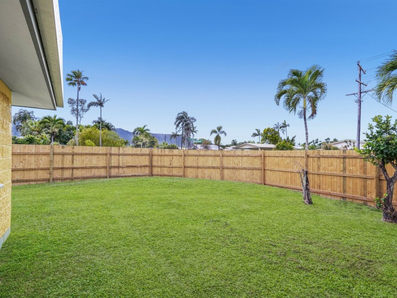 1/8 Holden Close, Whitfield QLD 4870