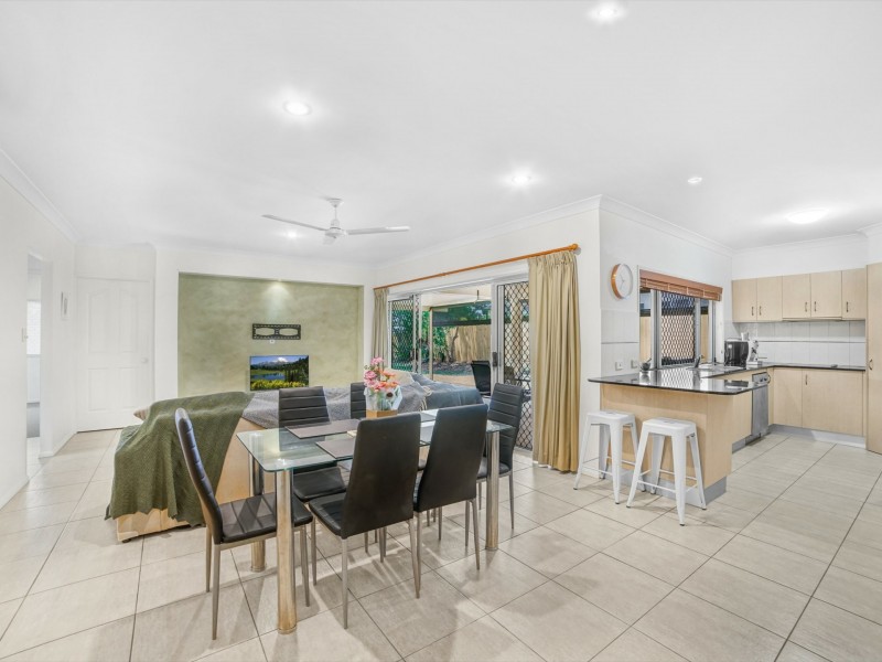 29 Bassett Street, Kanimbla QLD 4870