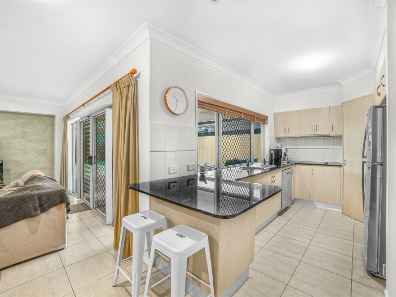 29 Bassett Street, Kanimbla QLD 4870