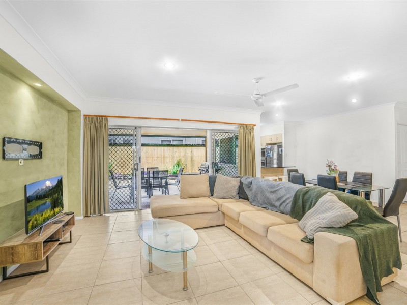 29 Bassett Street, Kanimbla QLD 4870