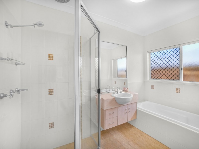 29 Bassett Street, Kanimbla QLD 4870