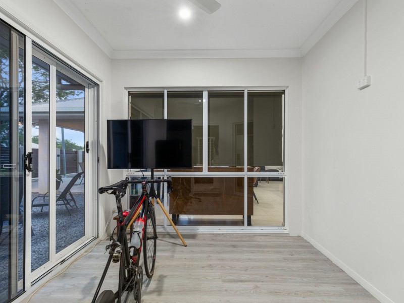5 Raffles Avenue, Redlynch QLD 4870