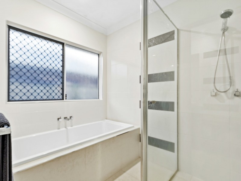 5 Raffles Avenue, Redlynch QLD 4870