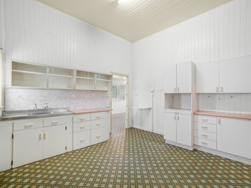 47 Moody Street, Mooroobool QLD 4870