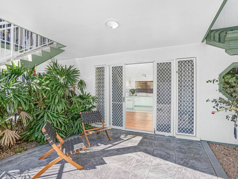 2/9 Springfield Crescent, Manoora QLD 4870