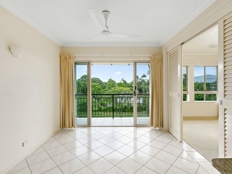 1813/2 Greenslopes Street, Cairns North QLD 4870
