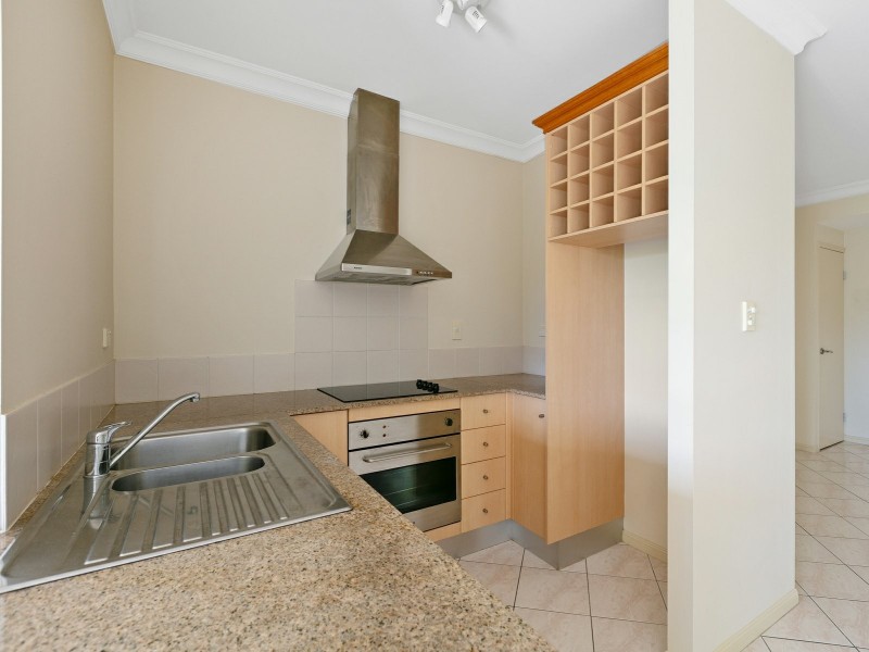 1813/2 Greenslopes Street, Cairns North QLD 4870