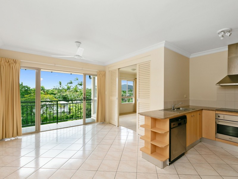 1813/2 Greenslopes Street, Cairns North QLD 4870