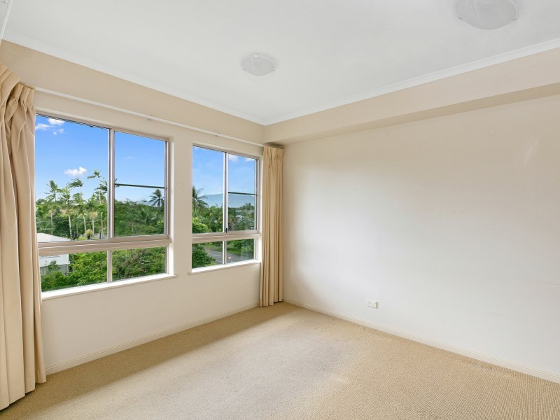 1813/2 Greenslopes Street, Cairns North QLD 4870