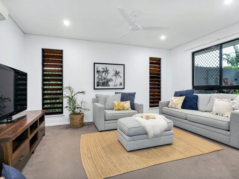 8 Bushlark Place, Smithfield QLD 4878