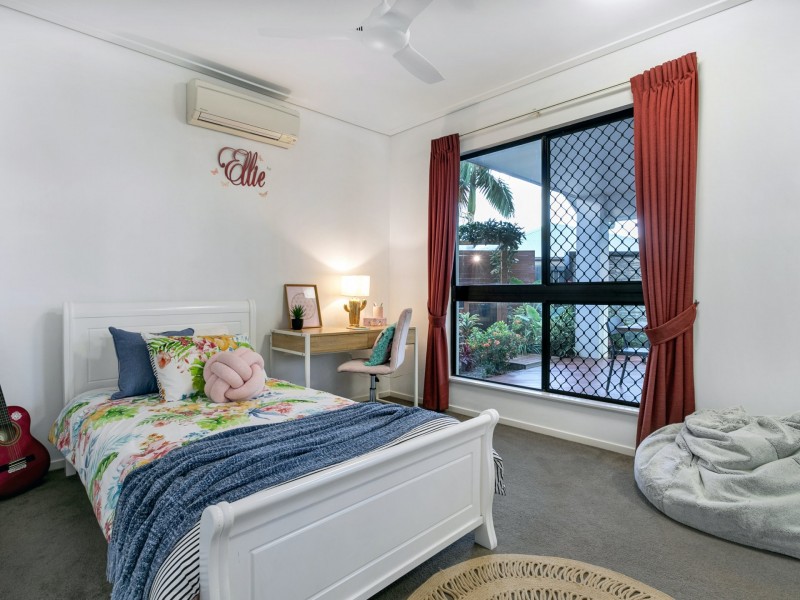 8 Bushlark Place, Smithfield QLD 4878
