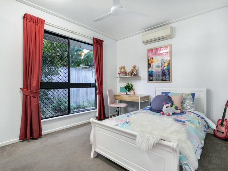 8 Bushlark Place, Smithfield QLD 4878