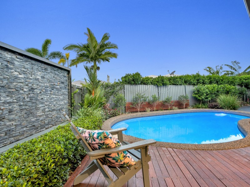 8 Bushlark Place, Smithfield QLD 4878