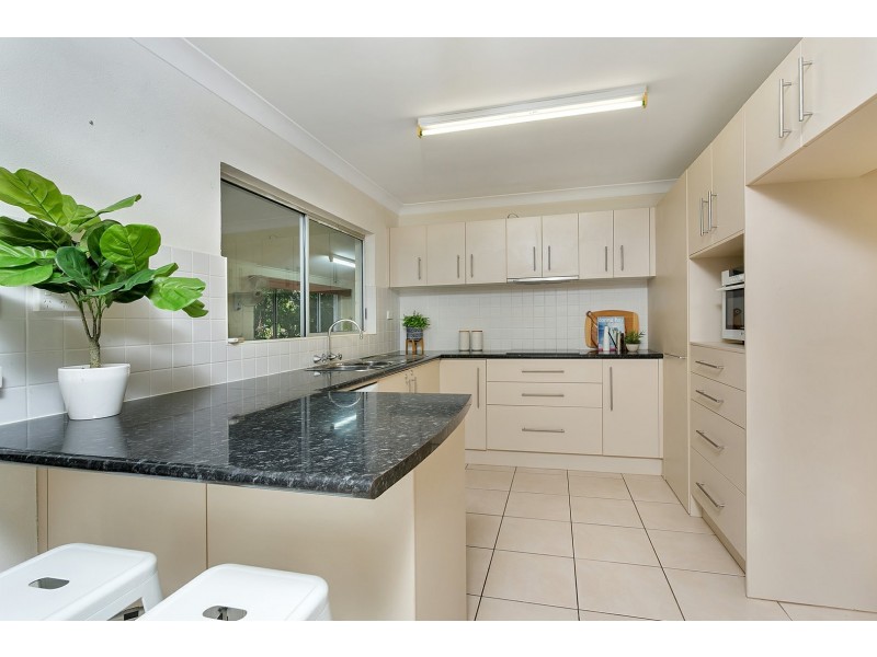 8 Ponticello Street, Whitfield QLD 4870