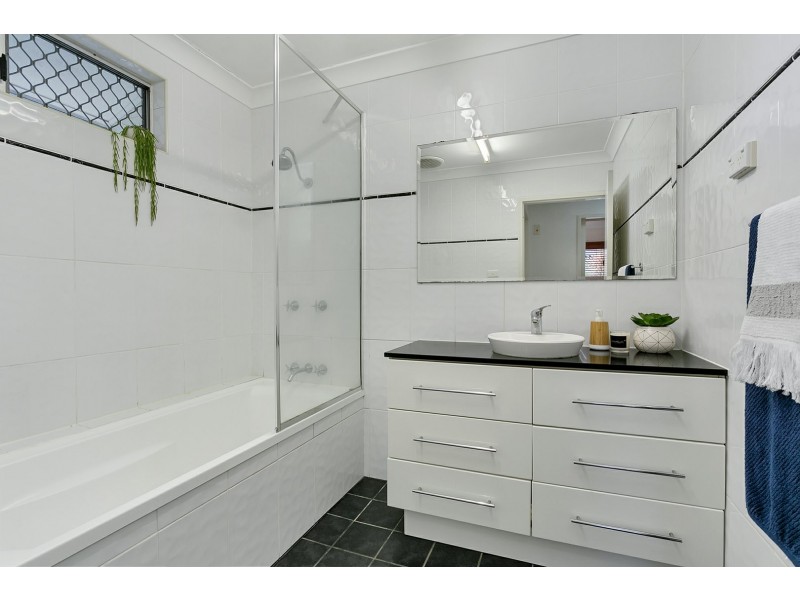 8 Ponticello Street, Whitfield QLD 4870