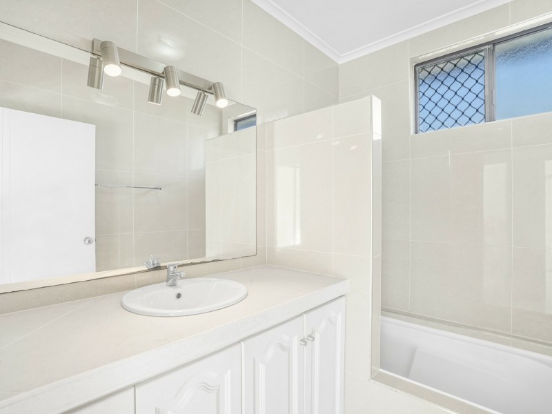 12 Winfield Street, Whitfield QLD 4870