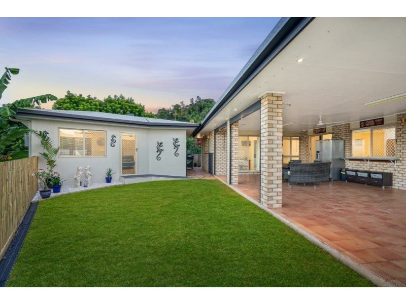 7 Popple Close, Kanimbla QLD 4870