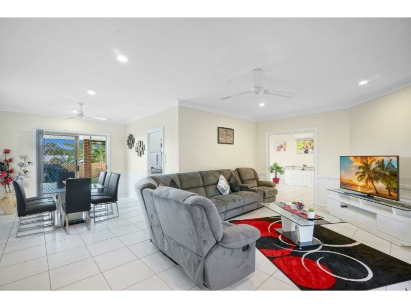 7 Popple Close, Kanimbla QLD 4870