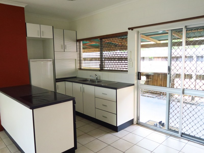1/1 Ireland Cres, Whitfield QLD 4870
