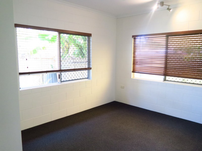 1/1 Ireland Cres, Whitfield QLD 4870