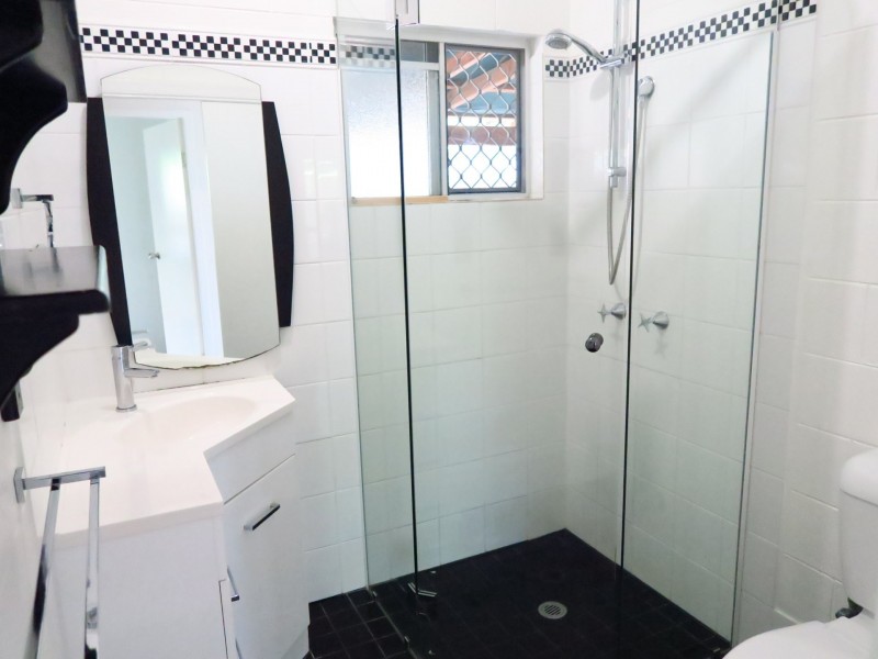 1/1 Ireland Cres, Whitfield QLD 4870