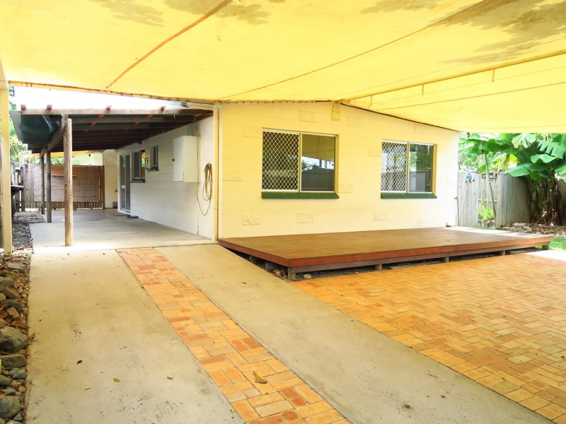 1/1 Ireland Cres, Whitfield QLD 4870