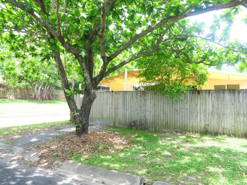 1/1 Ireland Cres, Whitfield QLD 4870