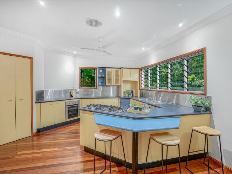 10 Barklya Close, Kamerunga QLD 4870