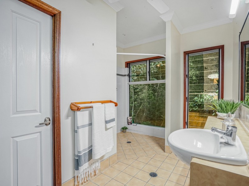 10 Barklya Close, Kamerunga QLD 4870