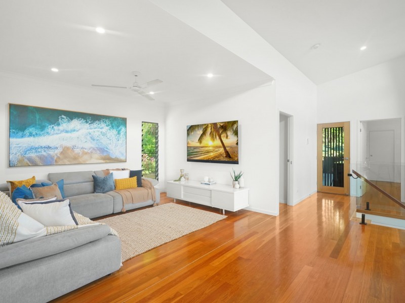 8 Stapleton Close, Redlynch QLD 4870