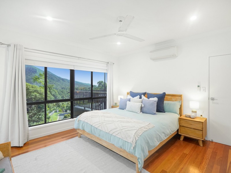 8 Stapleton Close, Redlynch QLD 4870