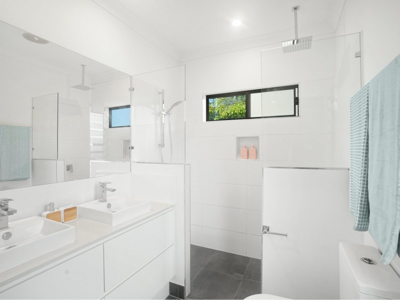 8 Stapleton Close, Redlynch QLD 4870