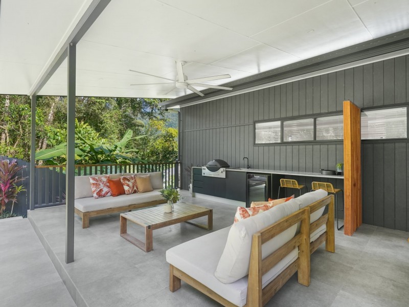 8 Stapleton Close, Redlynch QLD 4870