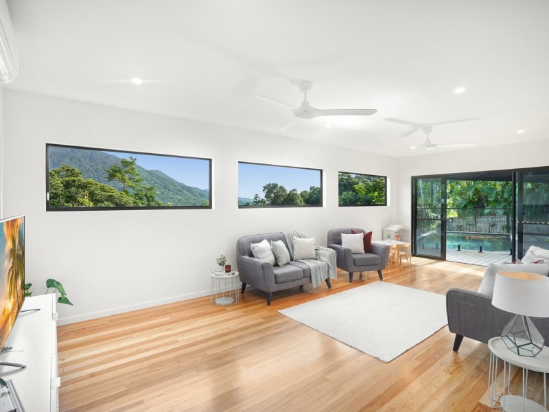 8 Stapleton Close, Redlynch QLD 4870