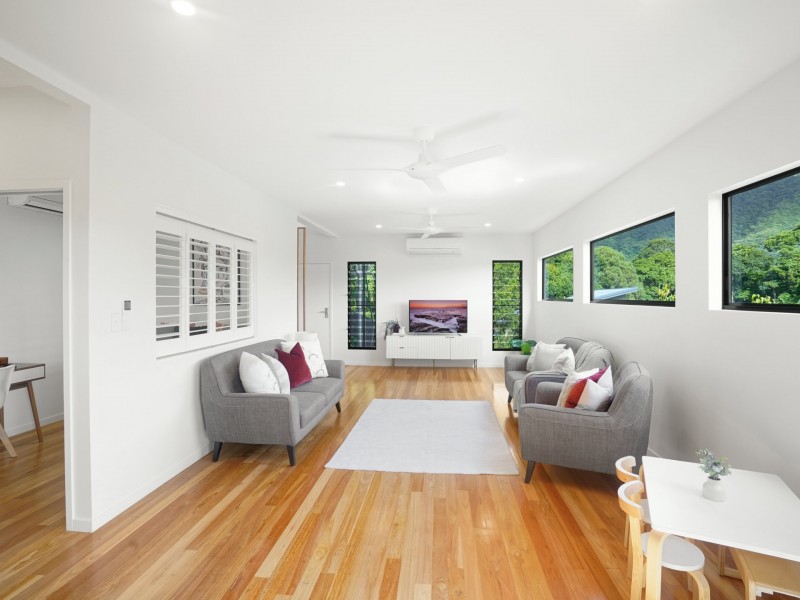 8 Stapleton Close, Redlynch QLD 4870