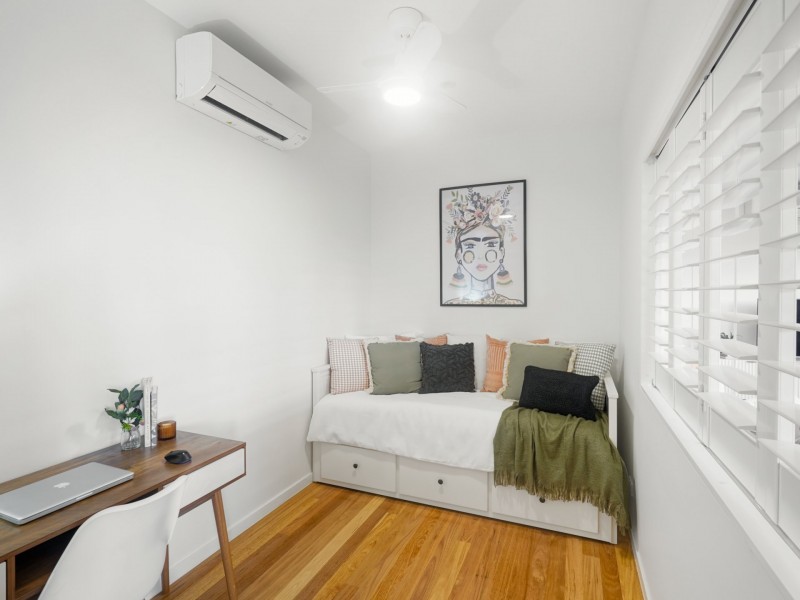 8 Stapleton Close, Redlynch QLD 4870