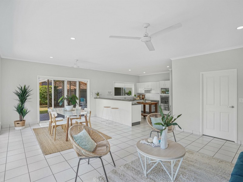 12 Eugenia Crescent, Redlynch QLD 4870