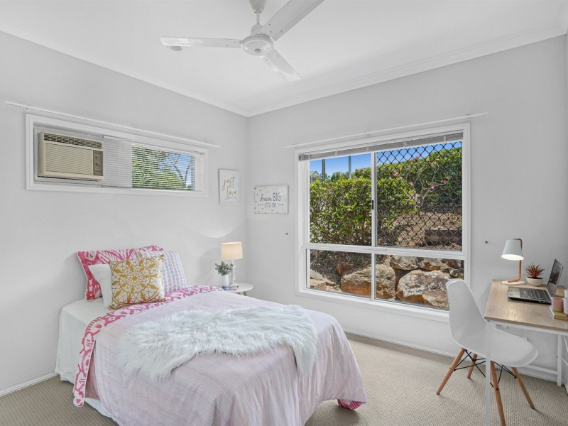 12 Eugenia Crescent, Redlynch QLD 4870