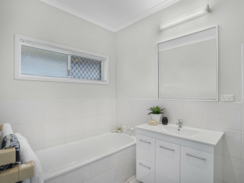 12 Eugenia Crescent, Redlynch QLD 4870