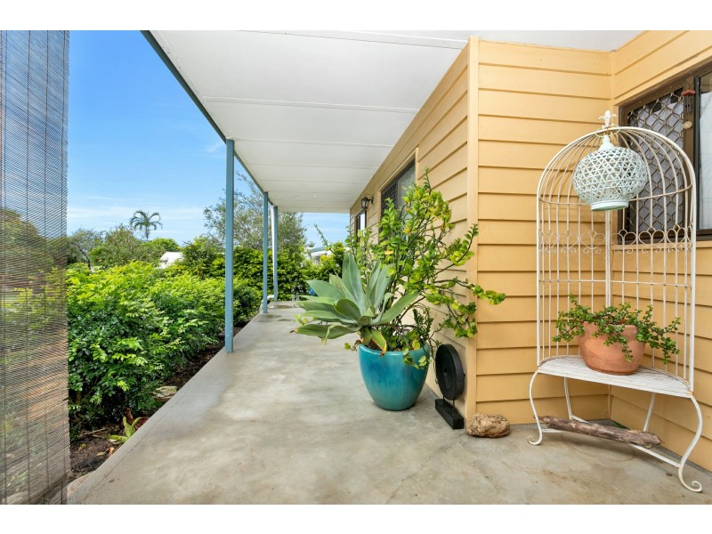 37 Hadrian Avenue, Mooroobool QLD 4870