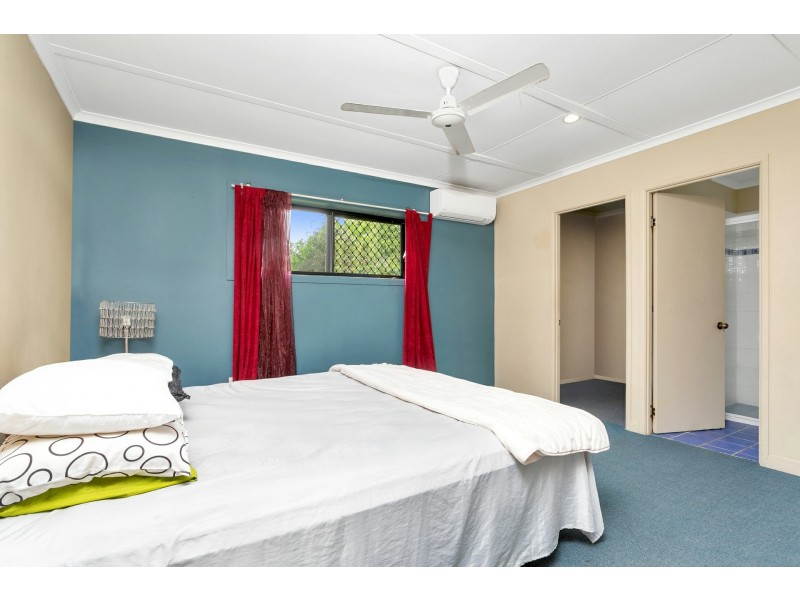 37 Hadrian Avenue, Mooroobool QLD 4870