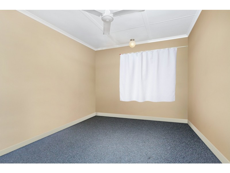 37 Hadrian Avenue, Mooroobool QLD 4870